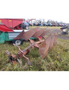 3 korpusų vartomas plūgas 2